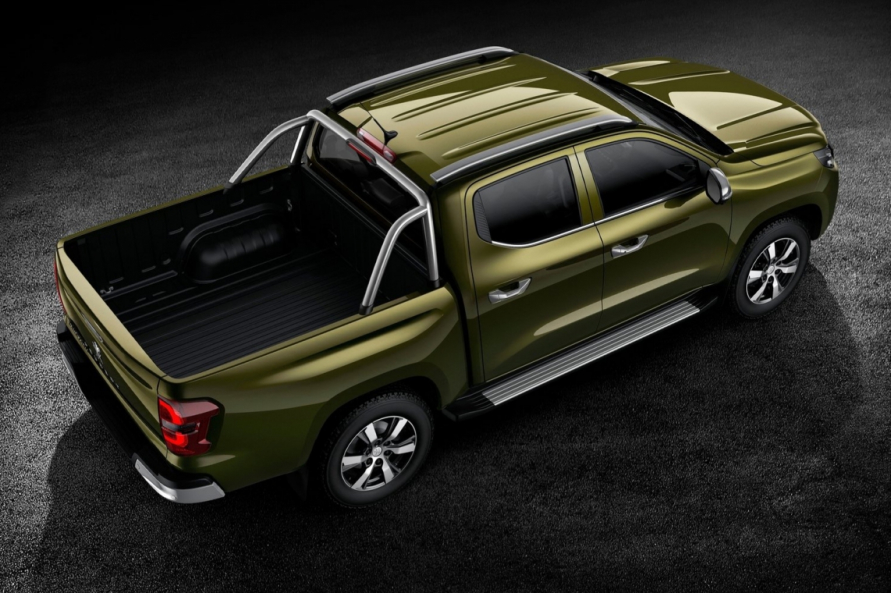 A LandTrek virá em configurações de cabines simples e dupla Macaque in the trees