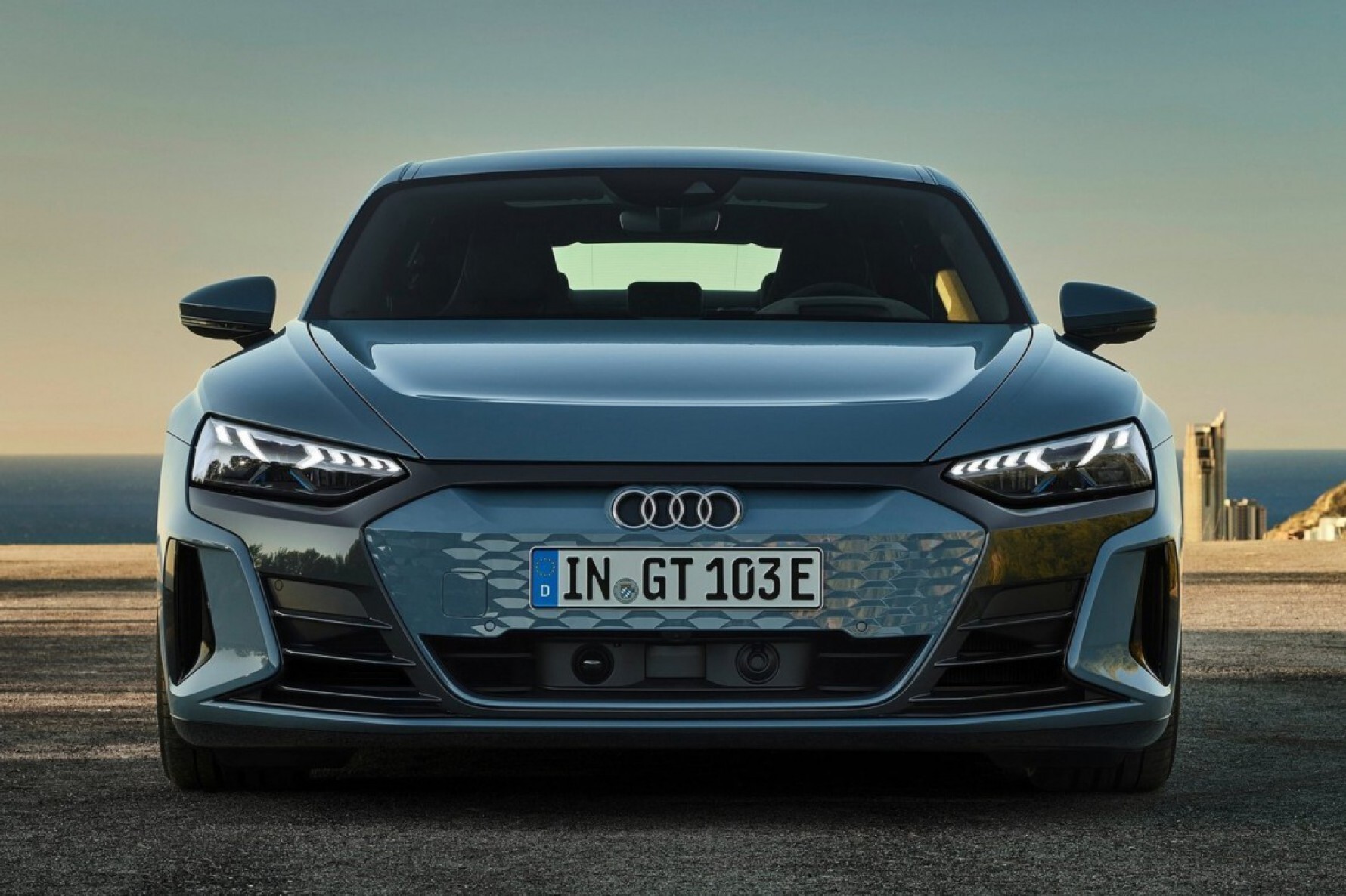 O superesportivo 100% elétrico Audi e-Tron GT foi revelado dia 9 Macaque in the trees