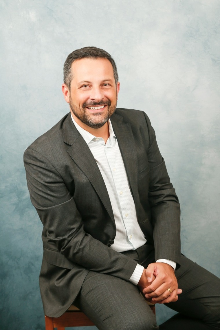 Sérgio Biagioni Júnior, planejador financeiro pessoal Macaque in the trees