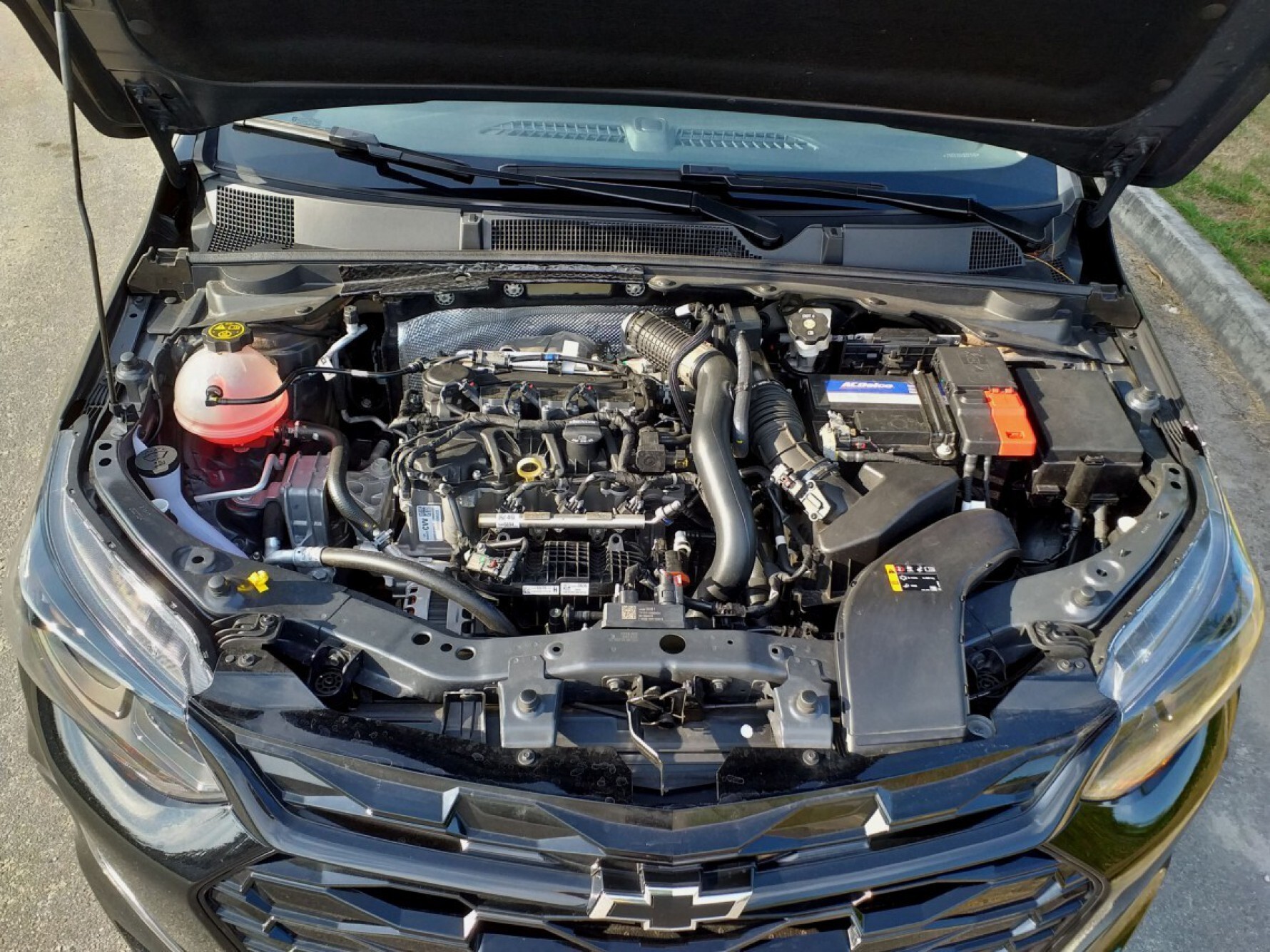 Equipado com motor 1.0 turbo de 116 cavalos e câmbio automático de 6 marchas, sedã compacto Onix Plus Midnight tem preço de R$ 85.620, porém não há opcionais Macaque in the trees