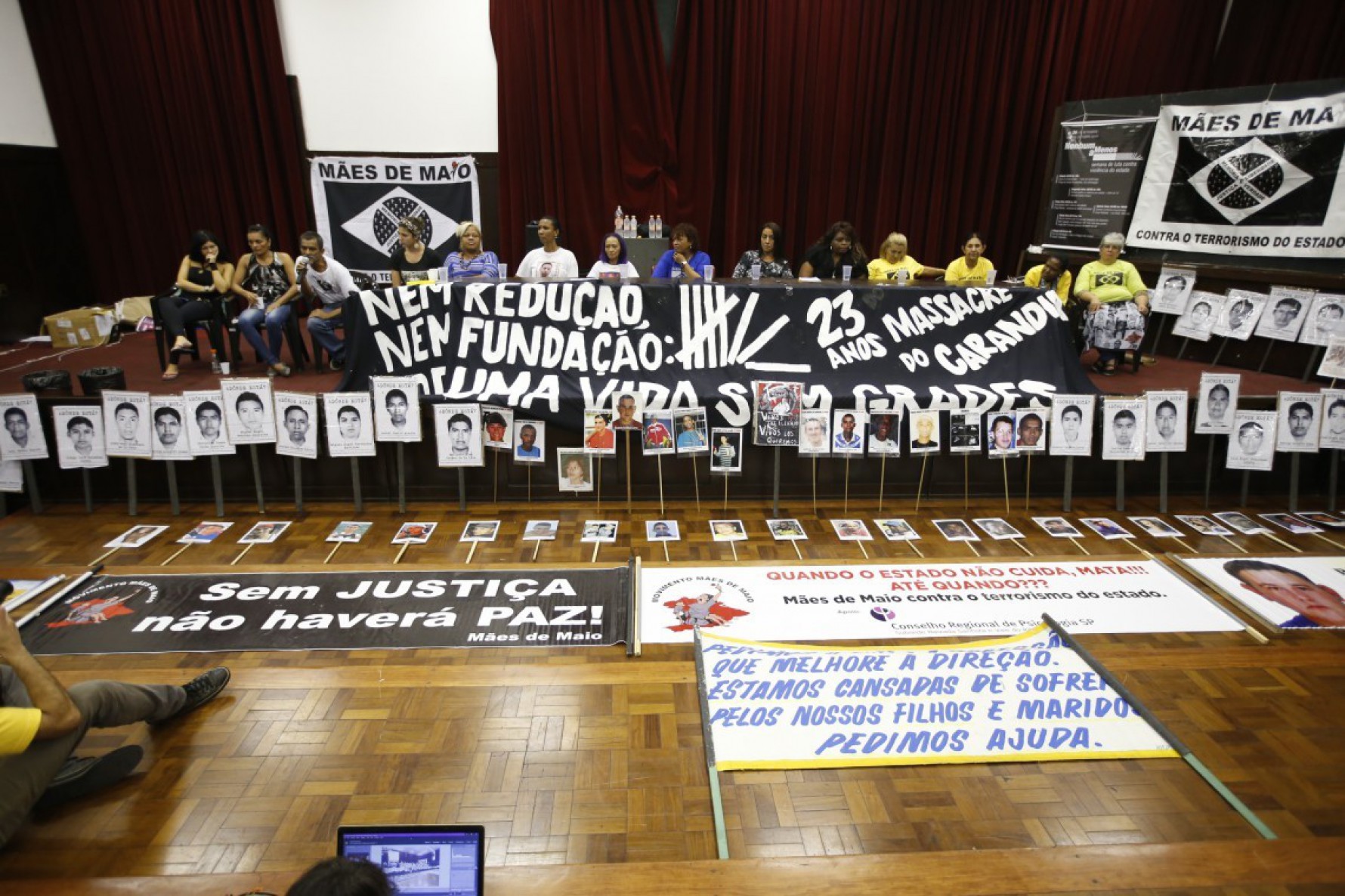 Movimento Mães de Maio nasceu para pedir justiça para as mortes das vítimas civis Macaque in the trees