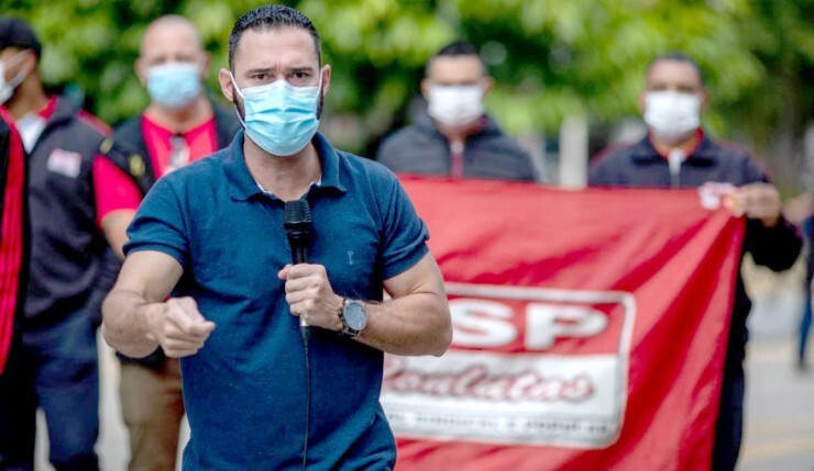 Renato Almeida é vice-presidente do Sindicato dos Metalúrgicos de São José dos Campos Macaque in the trees