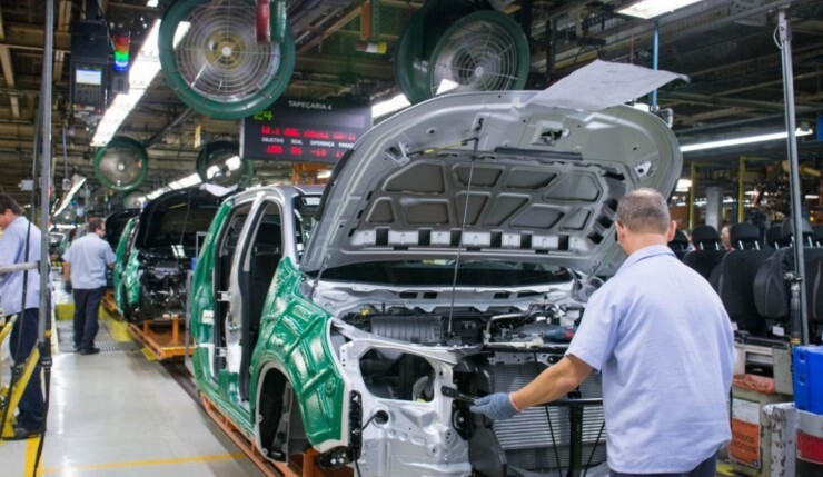 Genaral Motors (GM) anuncia retomada de investimento bilionário para a produção de novos veículos Macaque in the trees