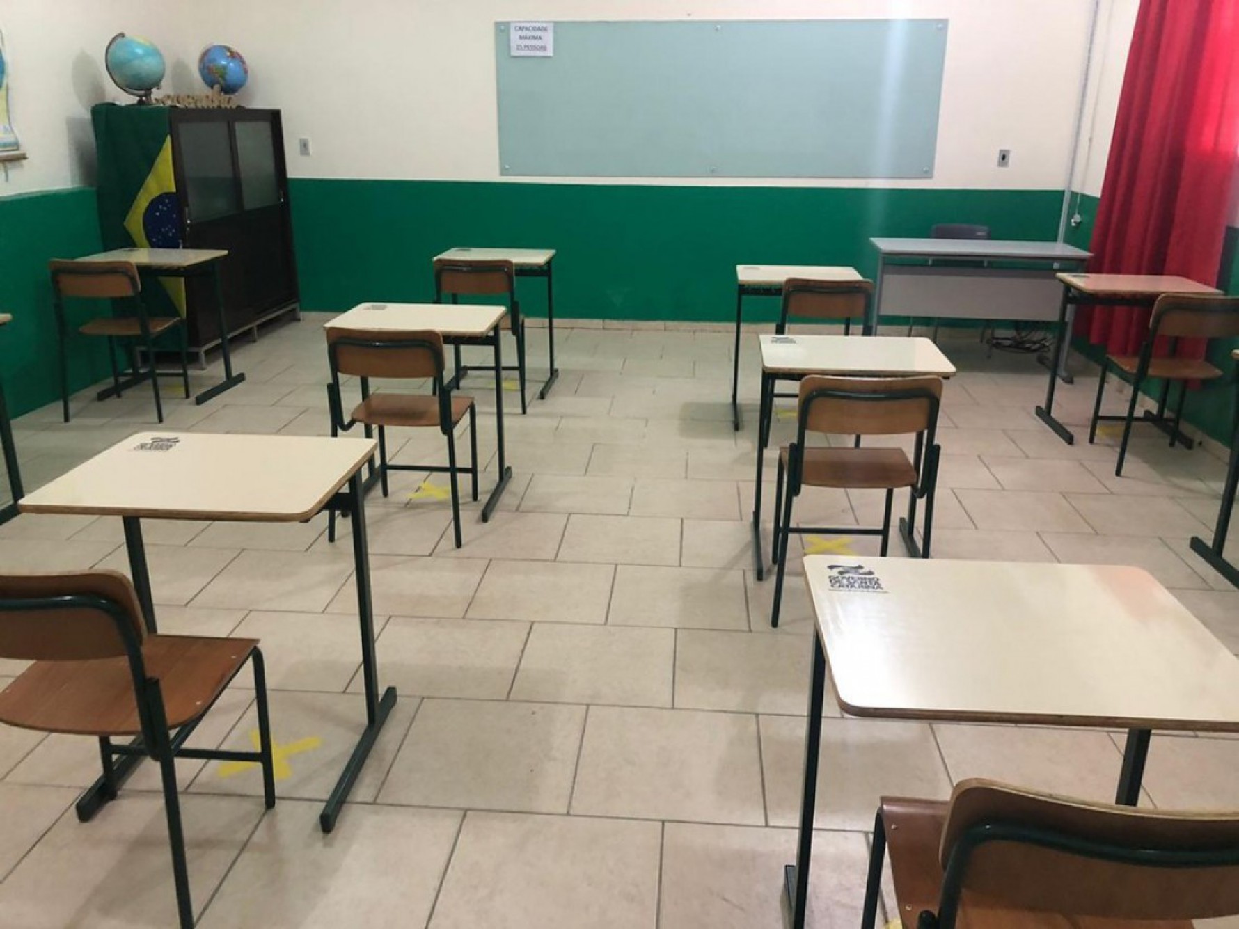 Na educação, redes terão que implantar o Novo Ensino Médio e recuperar as perdas de aprendizagem dos últimos dois anos Macaque in the trees
