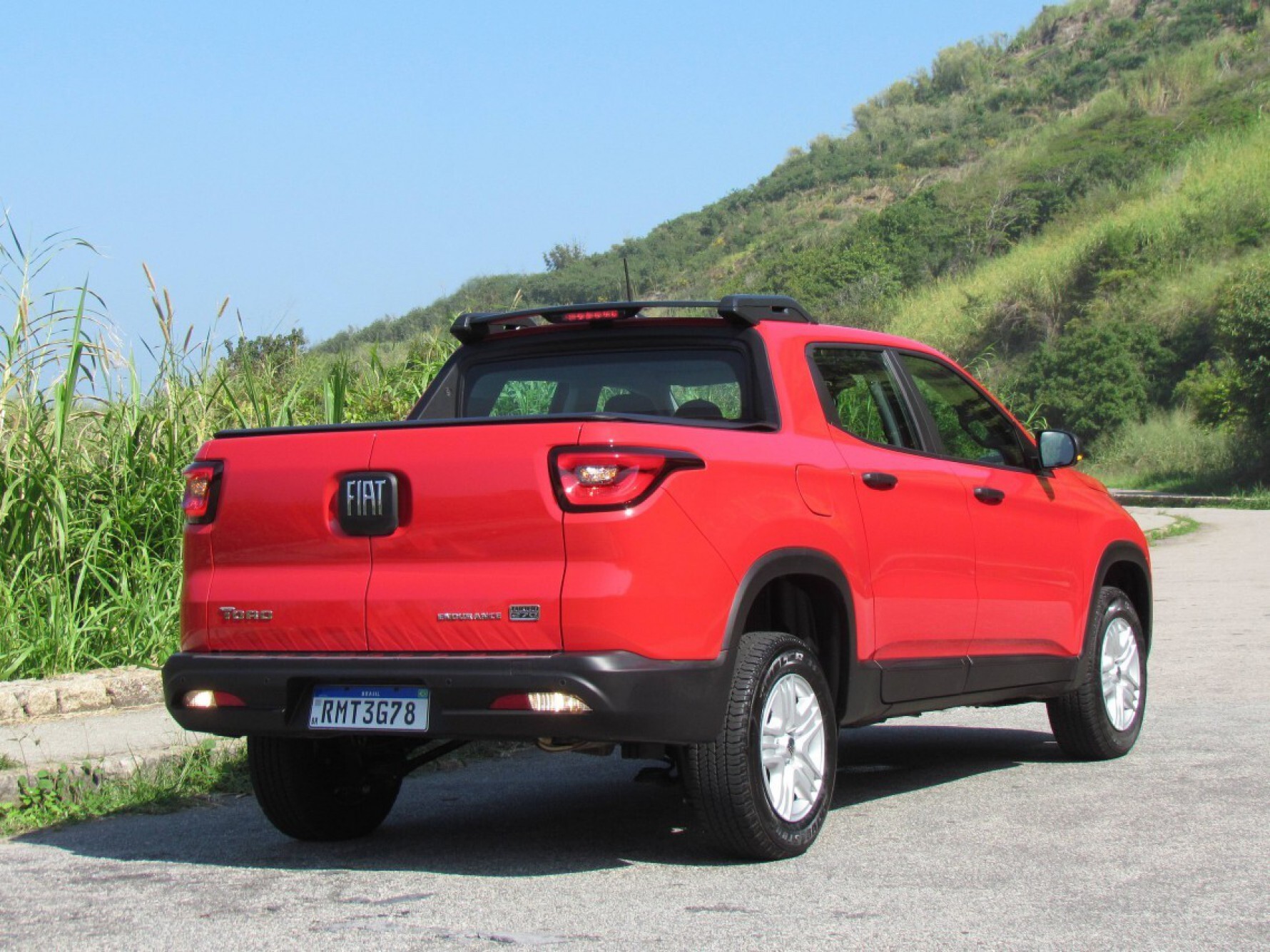 O preço da Toro Endurance Turbo 270 AT6 começa em R$ 119.590 se for na cor sólida Vermelho Colorado Macaque in the trees