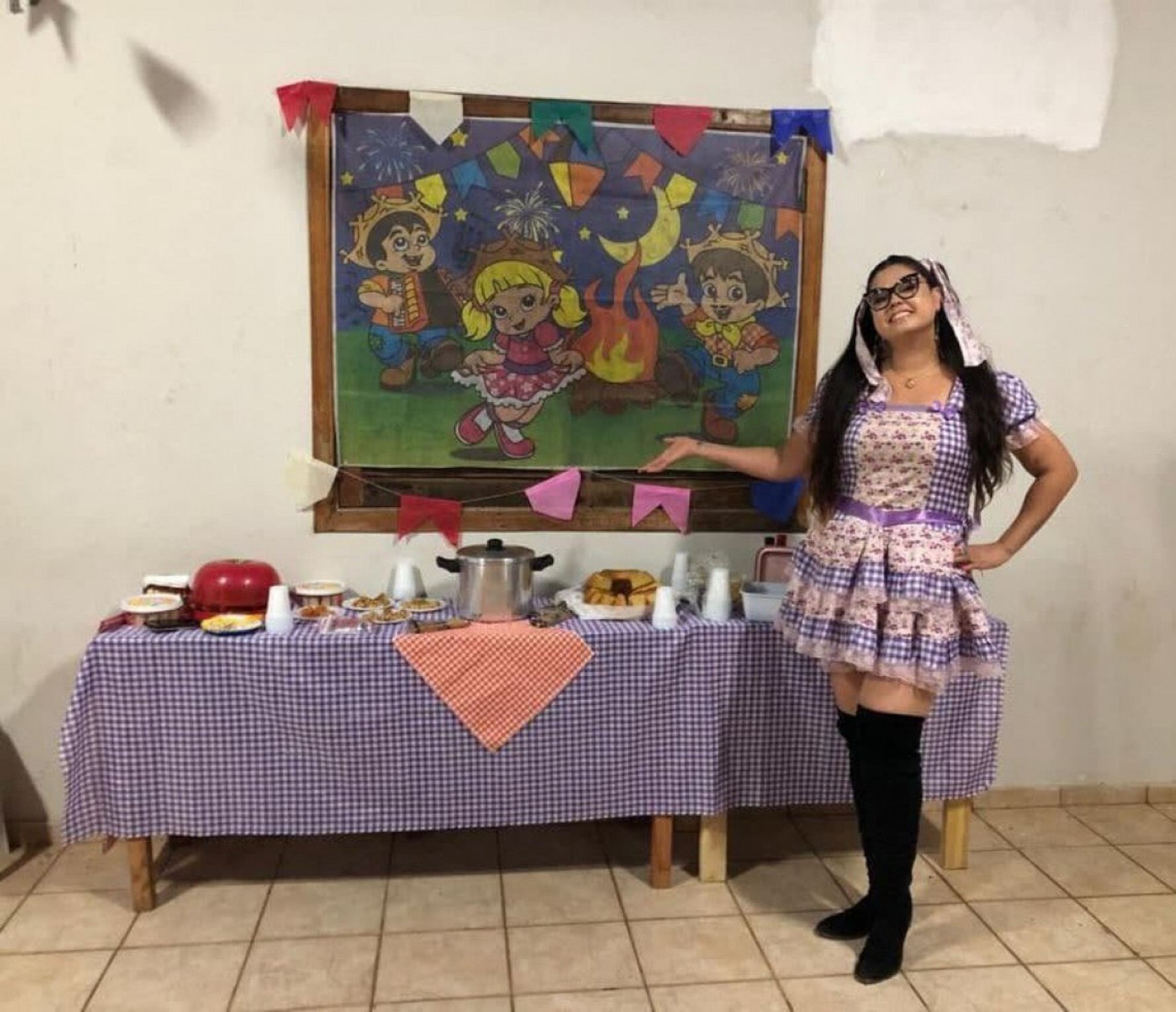 Luciene Hayara acreditava que as coisas estariam melhores em junho, como não ocorreu ela fez uma festa com a família Macaque in the trees