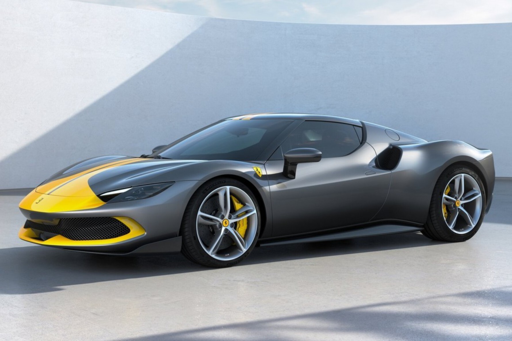 O 296 GTB estará também disponível com o pacote Assetto Fiorano, que inclui recursos mais leves e modificações aerodinâmicas Macaque in the trees