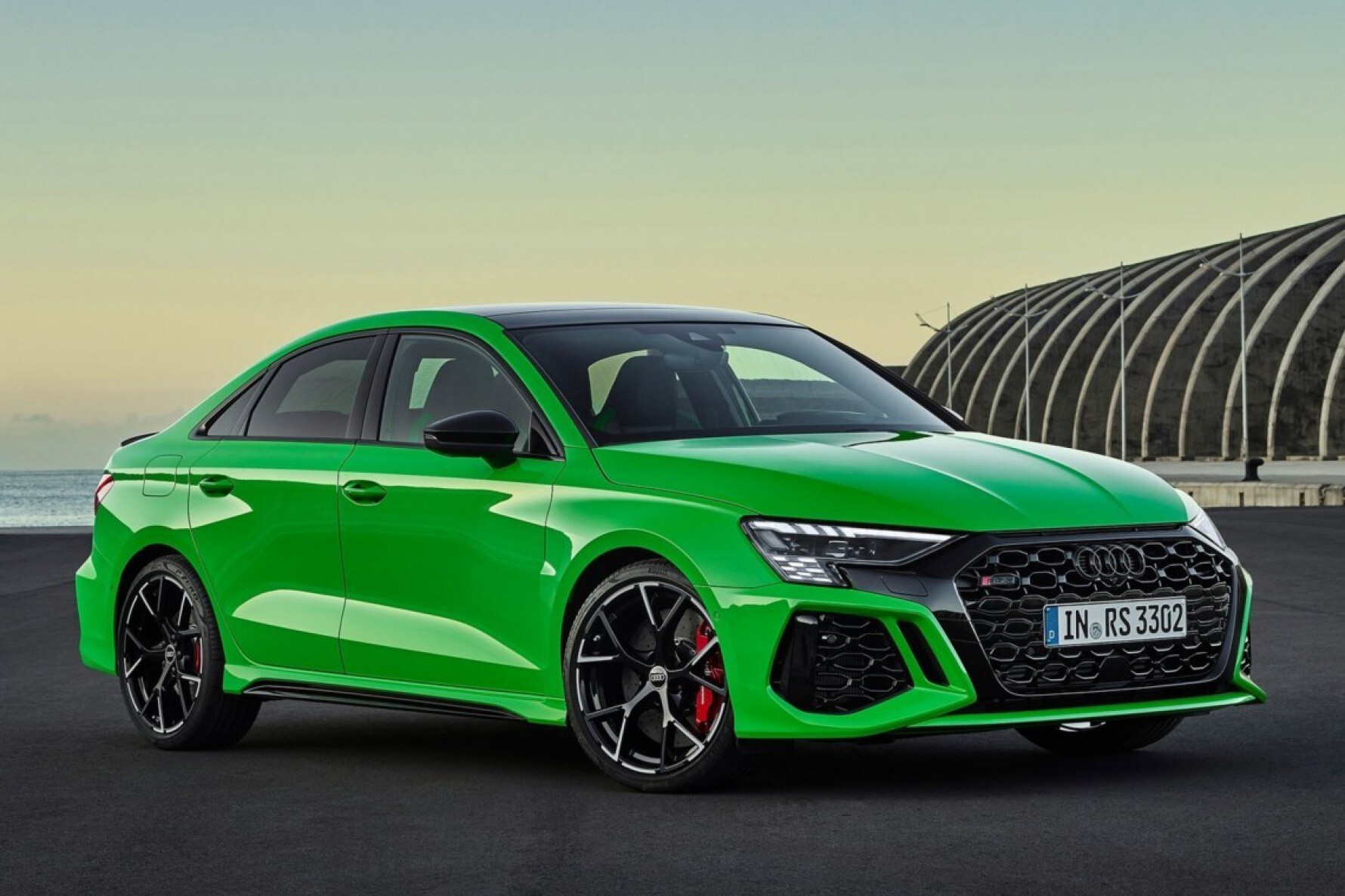 Sob o capô do Audi RS3 Sportbak e sedã está o motor 2.5 turbocomprimido de cinco cilindros, que mantém os 400 cavalos de potência Macaque in the trees