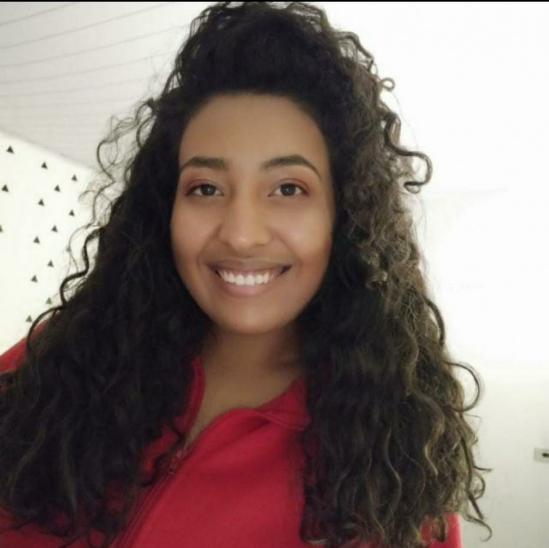 Aluna do curso de psicologia, Isabel Cristina, de 20 anos, enxerga vários pontos positivos das aulas on-line Macaque in the trees