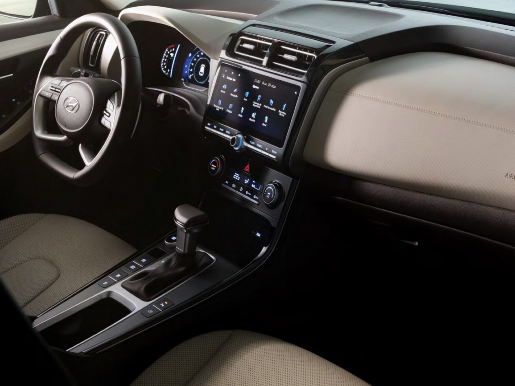 As versões Platinum e Ultimate são equipadas com central multimídia BlueNAV de 10,25 polegadas, que forma com o painel digital de 7 polegadas uma grande tela em formato de asa, voltada ergonomicamente ao motorista Macaque in the trees