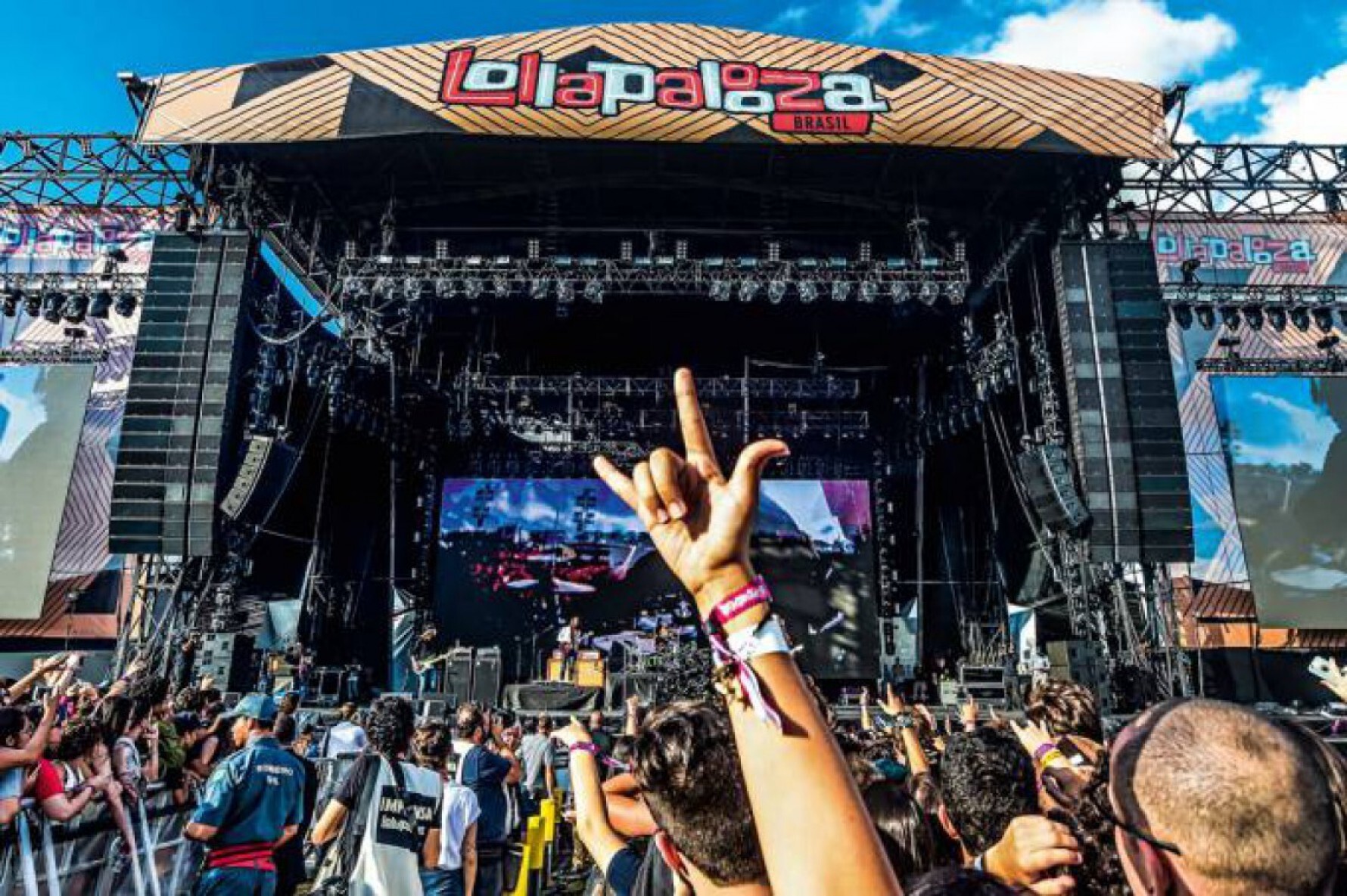 Lollapalooza irá exigir o comprovante de vacinação com ao menos duas doses e uso de máscara no evento Macaque in the trees